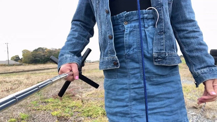 megu2002: Självständig träning nr 34 Tight kjol upprullad bh synlig gång