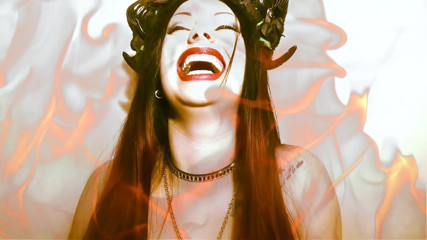 Goddess Misha Goldy: Суккубус жаждет твоего семени