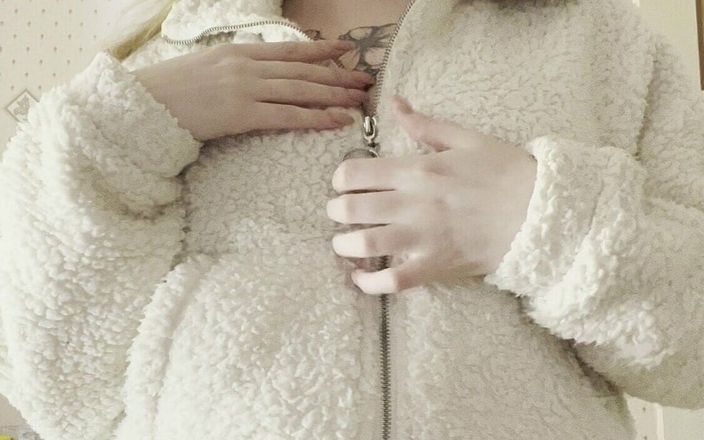 Ku_vadik: Cutie bunny lagi pamer