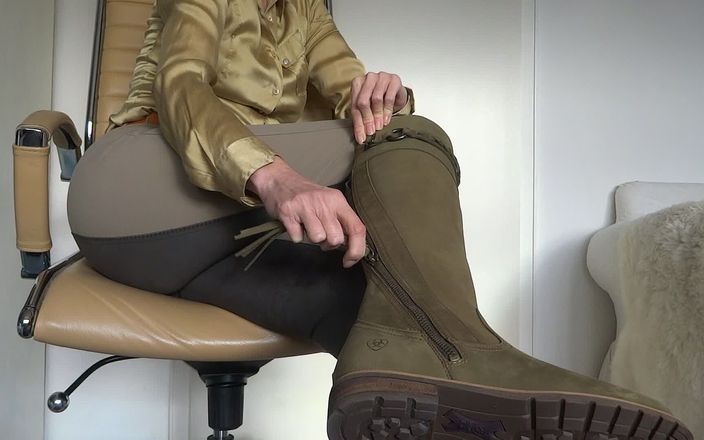 Lady Victoria Valente: Zippers on my olive country style boots