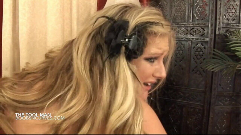 Melon Juggler: विशालकाय सुन्दर सुनहरे बालों वाली बड़े स्तन वाली पत्नी कामुकों को पूरा करने के लिए चूसती है, चोदती है और सवारी करती है