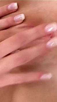 彼女の濡れたホットな大きなクリトリスまんこをオーガズムにするためのふしだらなブルネットのハード指Vol 13