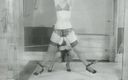 Vintage megastore: Una mora d&amp;#039;antiquariato sospesa e punita dalla sua domina