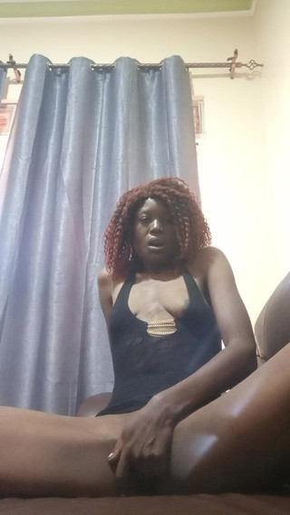 Briita: Tvrdé orgasmy na pohovce