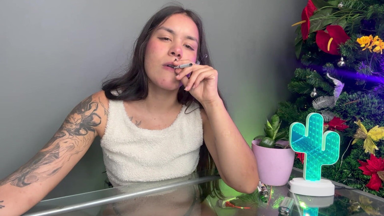 Rollerpublic: Rebel dívka nabízí svůj doutník
