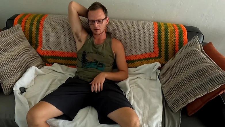 Russie Goodboy: R.goodboy j/o auf Couch Beobachtet Papi Porno heiß mit dickem...