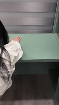 Profesoara asiatică excitată cu un cur mare are parte de spermă pe ciorapi miuzxc