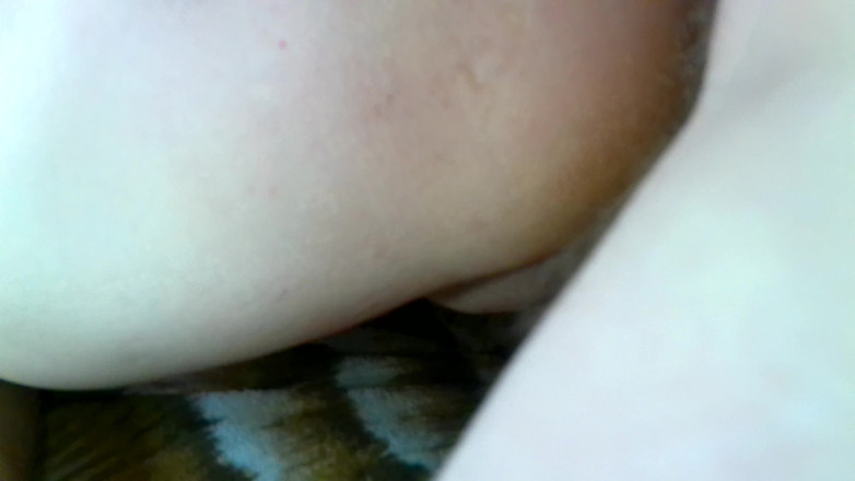 DirtyLubov: Masturbare cu pizdă în dormitor