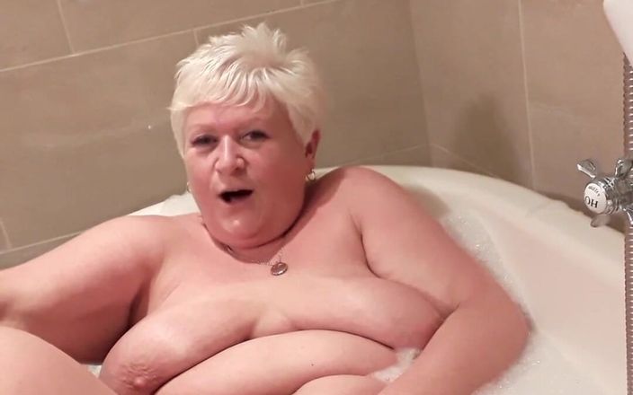 UK Joolz: Otelde dün geceden banyo zamanı videom