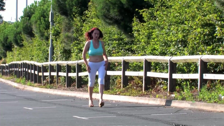 ATK Fans (Hairy): 운동하기 위해 바깥에서 몸을 묶는 Annabella Struts