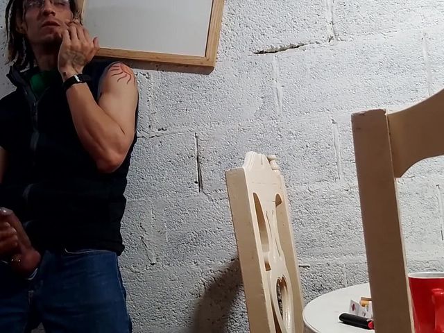 Raba Erre Artist Warms up His Work (Raba Erre Elle)