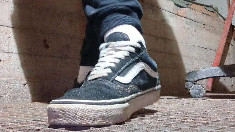 jerkofflover: Video saya yang diedit bermain dengan but Vans