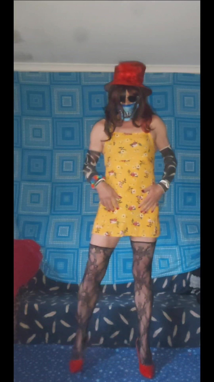 Lizzaali: My Sexy Little Yellow Dress and Blue Pantys