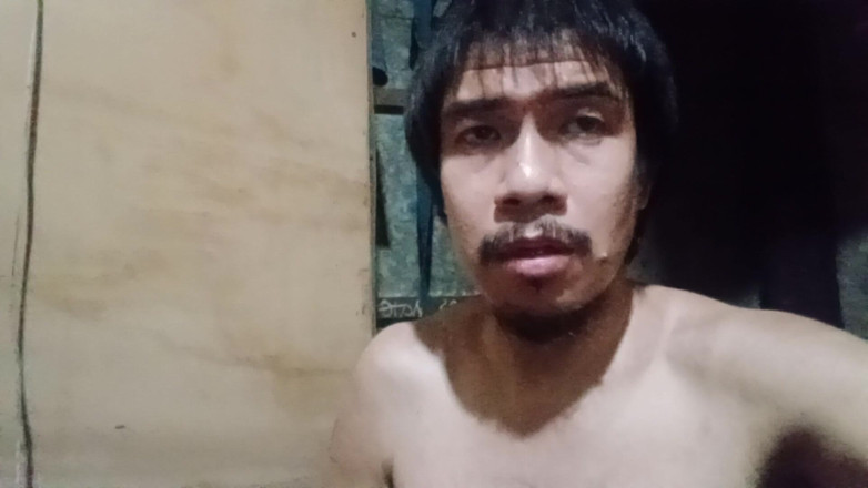 Piolo Alberto: Ngồi thủ dâm