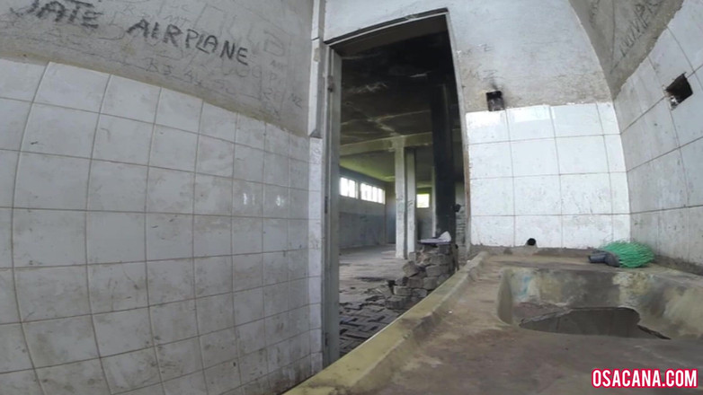 World Gay: Ho saltato il muro per masturbarmi nel capanno tremante