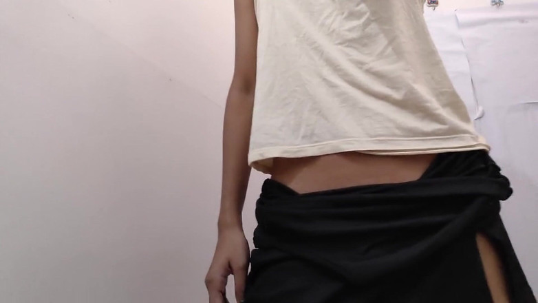 desigirl93: 湿漉漉的女孩洗澡，然后进入我的房间，完美的奶子。