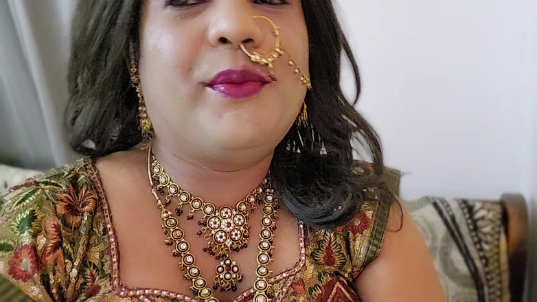 Indiansissychubby: Vacker kvinna i en Saree