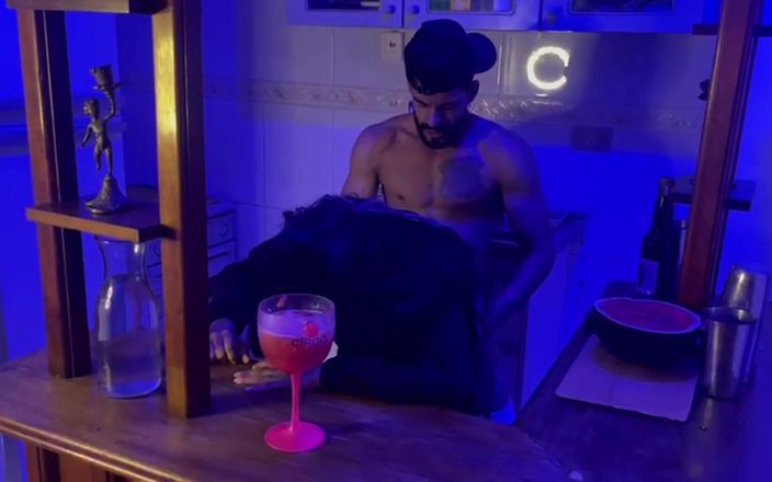 Hisak Fit: Un barman baise un client au club