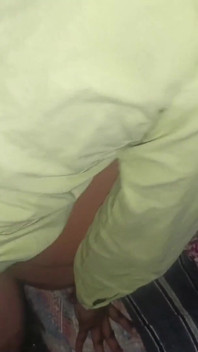 Hijastro pervertido se mete en la cama cuando estoy con mi esposo