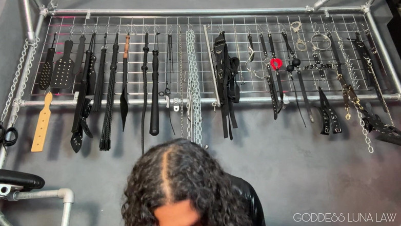 Goddess Luna Law: Blijf voor mij opgesloten