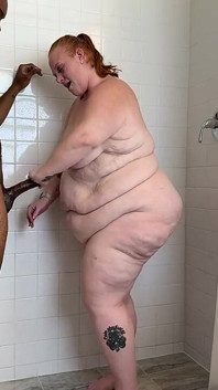 खूबसूरत विशालकाय महिला Julie Ginger के साथ बीटीएस