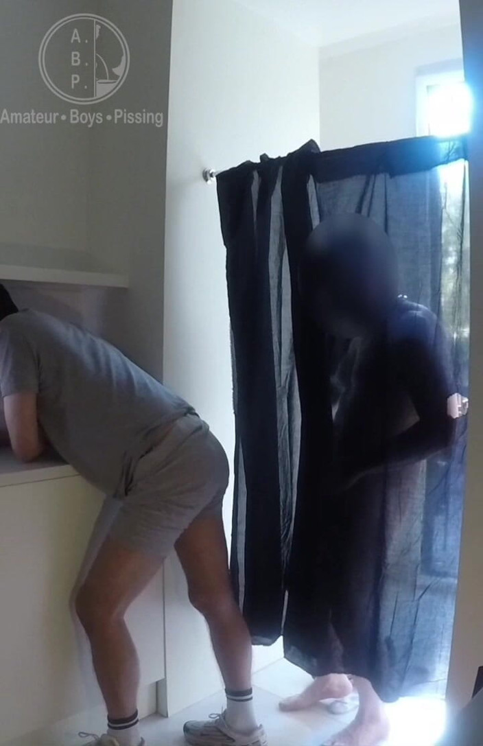AmateurBoysPissing: 2 chàng trai nghiệp dư lộn xộn trong nhà bếp...