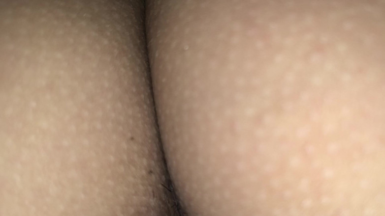 AngyAmazon: Aldatılan kocam misyonerde beni sert sikene kadar küçük yarağını ovuyor