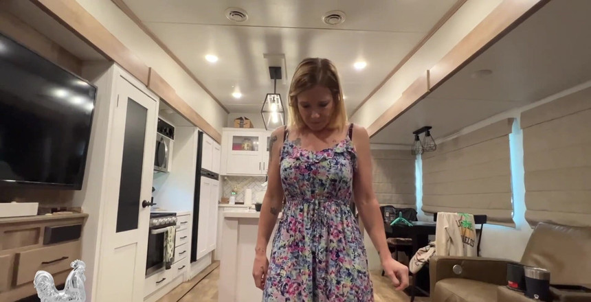 Jane Cane: "Мачуха провалює клас самозахисту", це повне відео буде випущено 10 березня!