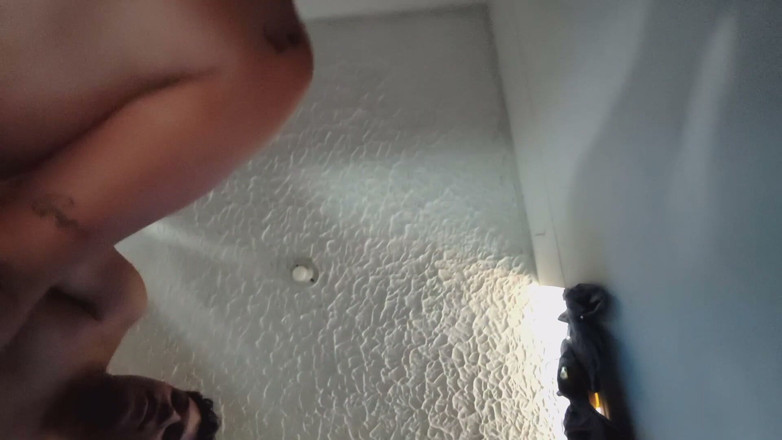 AngyAmazon: Il mio nuovo toro mi scopa il rude dopo che...