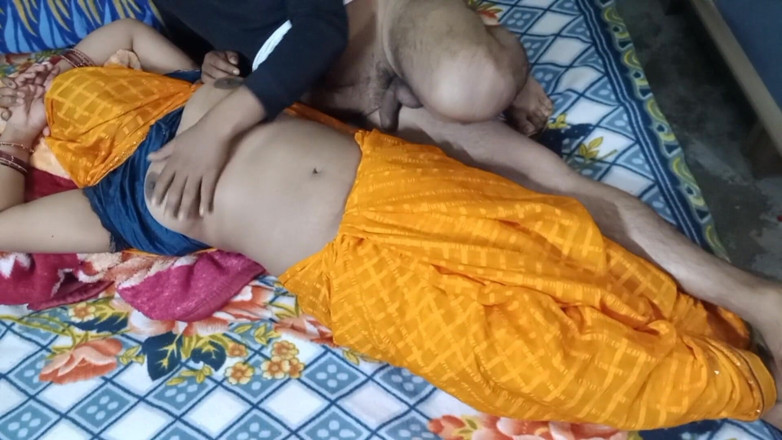 Manjushukla: Kakak ipar india yang cantik banget dengan kain sosis warna...