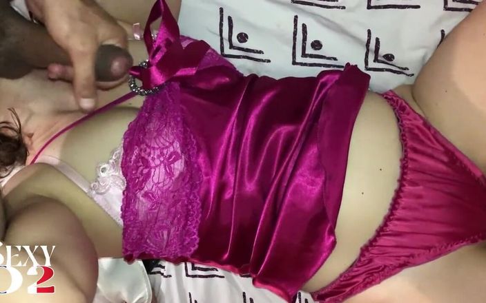 Sexy O2: 1637 - satijnen rode jurk, Tanga, blanke slet, op zijn hondjes,...
