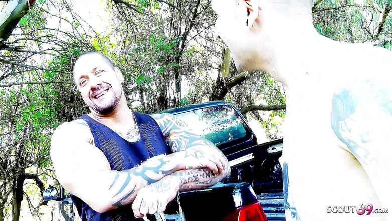 Full porn collection: La milf rossa vicki viene scopata all'aperto da un ragazzo...