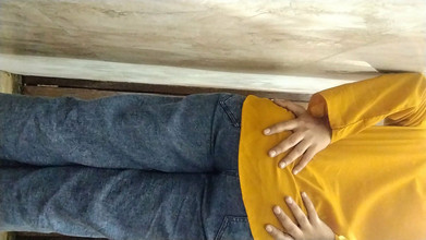 Riyathakur: Bhabhi panas dapat jari dalam dubur