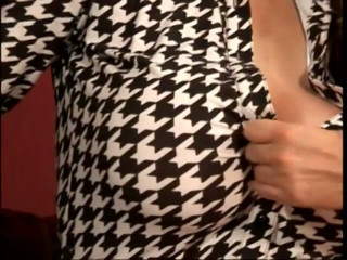 Cumming Soon: Guarda questa milf succhia il suo cazzo così forte e...