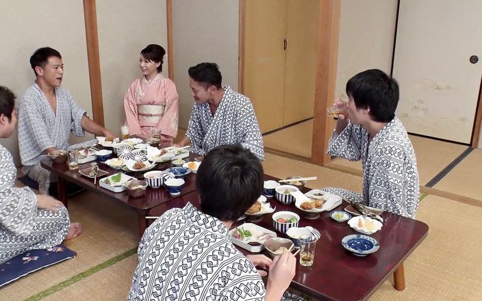 Caribbeancom: Gangbang japonais à la maison de thé