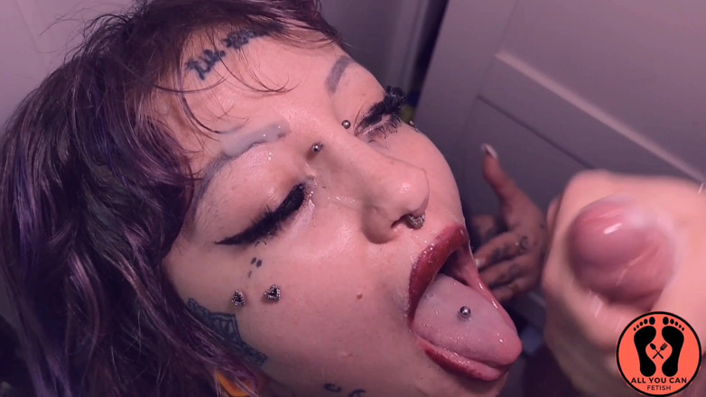 All You Can Fetish: Dikke klaarkomen in het gezicht gothic mollig meisje