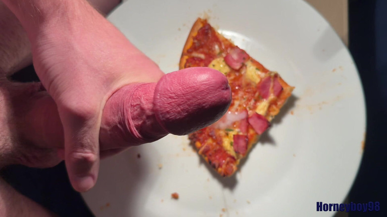 Horneyboy98: 披萨上喷了小丑喷雾