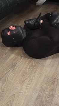 Měla by ses mě bát - femdom anální zápas s análním kolíkem