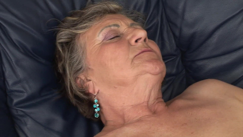 Private Lustpigs: Vovó quer o pau duro do enteado