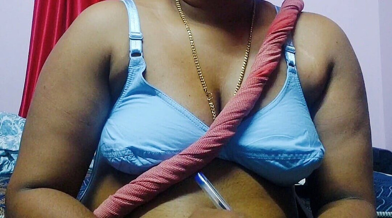 Desi Mohini: デシ・バビ・モヒニが義理の息子と楽しんだ巨乳
