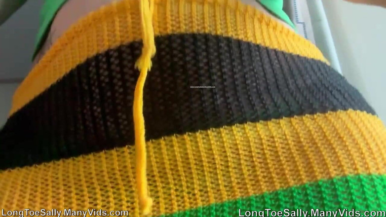 Long Toe Sally Big Buns: Fată de insulă