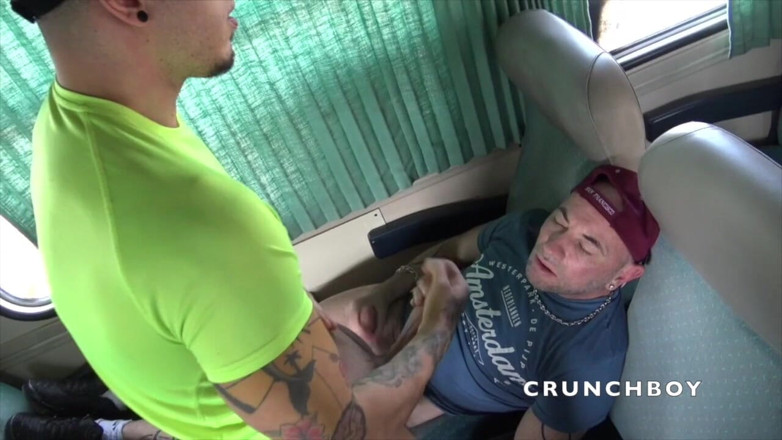 Sex humiliation with french lads: การย่ำยีทางเพศแบบไม่ใส่ถุงในรถไฟ!