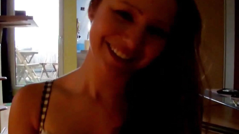 Planete Francaise: C’est une bombasse française amateur qui s’est fait sucer une...