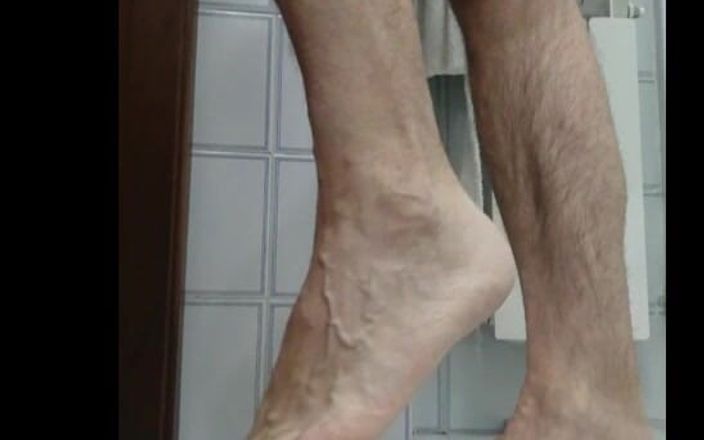 gyordy: Watch My Feet