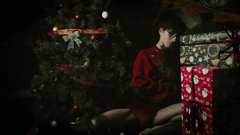 HotDogs studio: Masturbasi di bawah pohon Natal