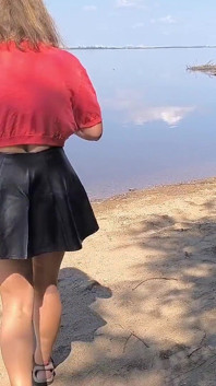 J’ai montré ma chatte et mes seins sur le berge