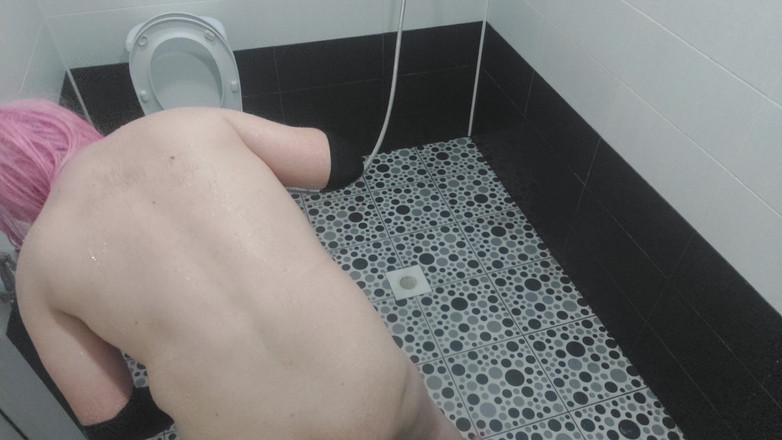 Kitty_Cross: Ass Shemale White Yummy Curvy Body flertando no chão do...