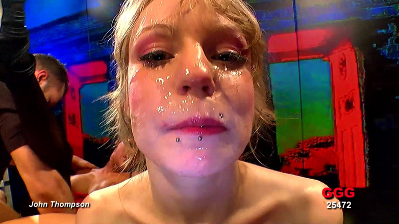 Gang Bang Germany: बुकाके गैंगबैंग में कमसिन वीर्य साझा कर रही है ggg John Thompson