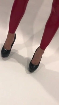Minha roupa casual de látex! Às vezes eu amo usar uma roupa de látex completa com máscara, salto alto e meus peitos falsos reais!