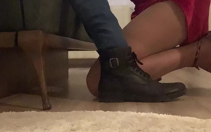 cd_aysemmm: Üvey oğluma derslerinde yardım ediyorum. Neden böyle bir şey yaptık bilmiyorum. Çok üzgünüm.